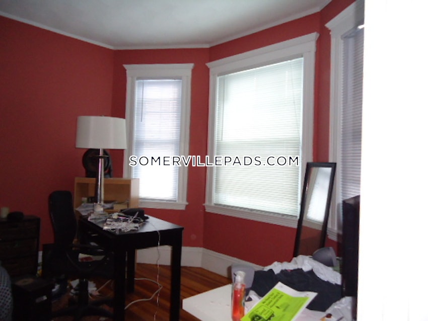 SOMERVILLE - TUFTS - 4 Beds, 1 Bath - Image 4