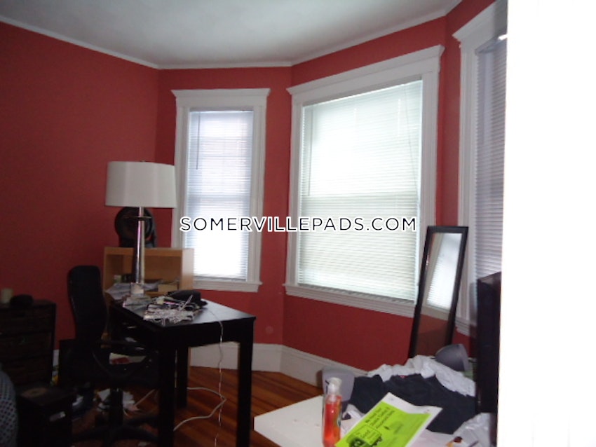 SOMERVILLE - TUFTS - 4 Beds, 1 Bath - Image 5