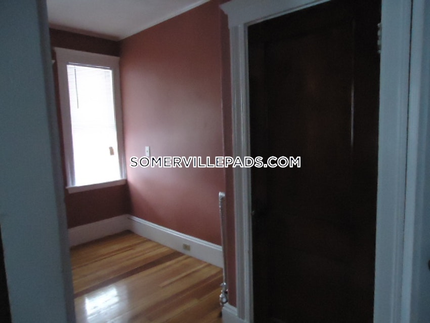 SOMERVILLE - TUFTS - 4 Beds, 1 Bath - Image 7