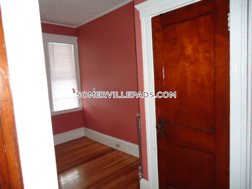 SOMERVILLE - TUFTS - 4 Beds, 1 Bath - Image 4