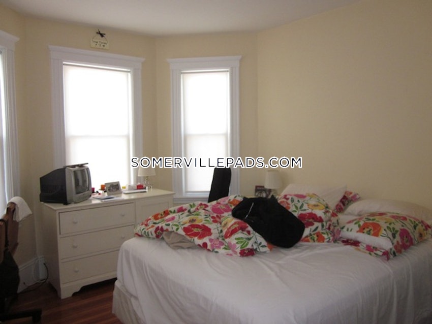 SOMERVILLE - TUFTS - 3 Beds, 1 Bath - Image 6