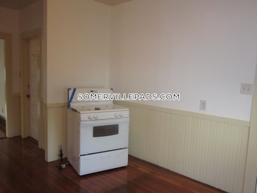 SOMERVILLE - TUFTS - 3 Beds, 1 Bath - Image 28