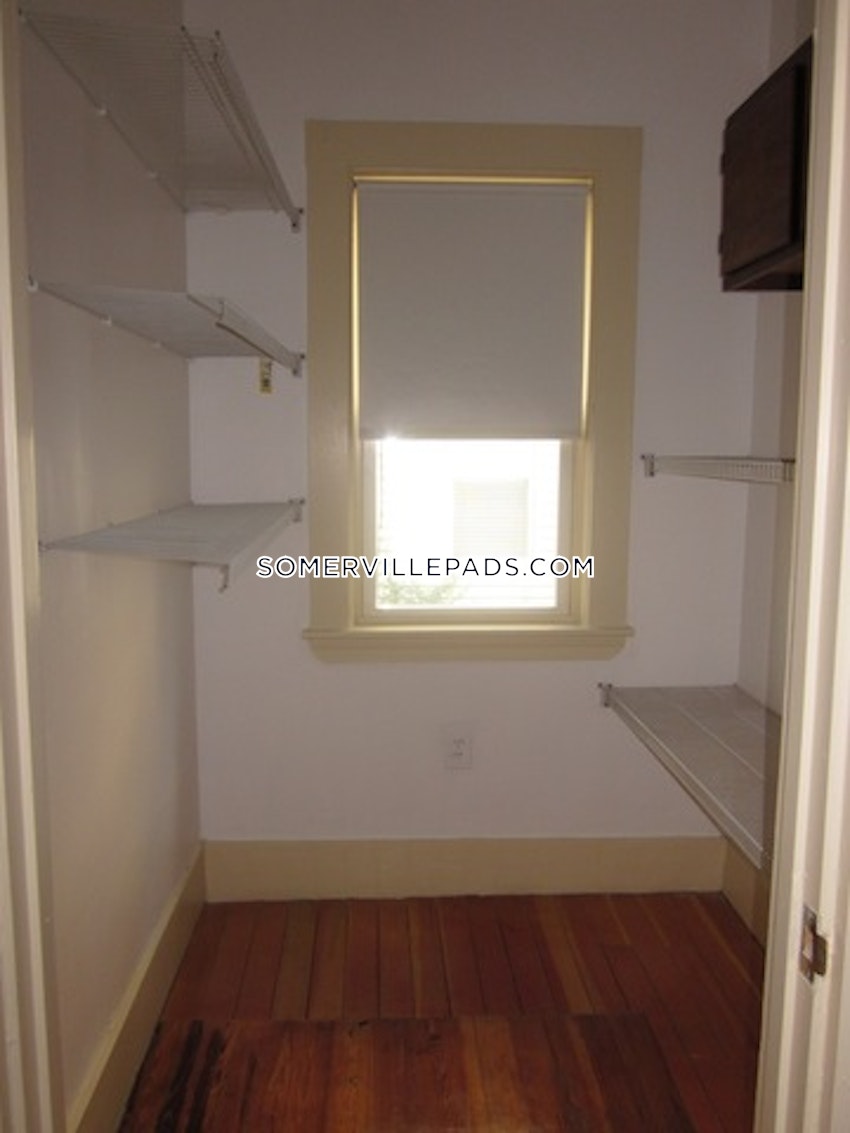 SOMERVILLE - TUFTS - 3 Beds, 1 Bath - Image 27