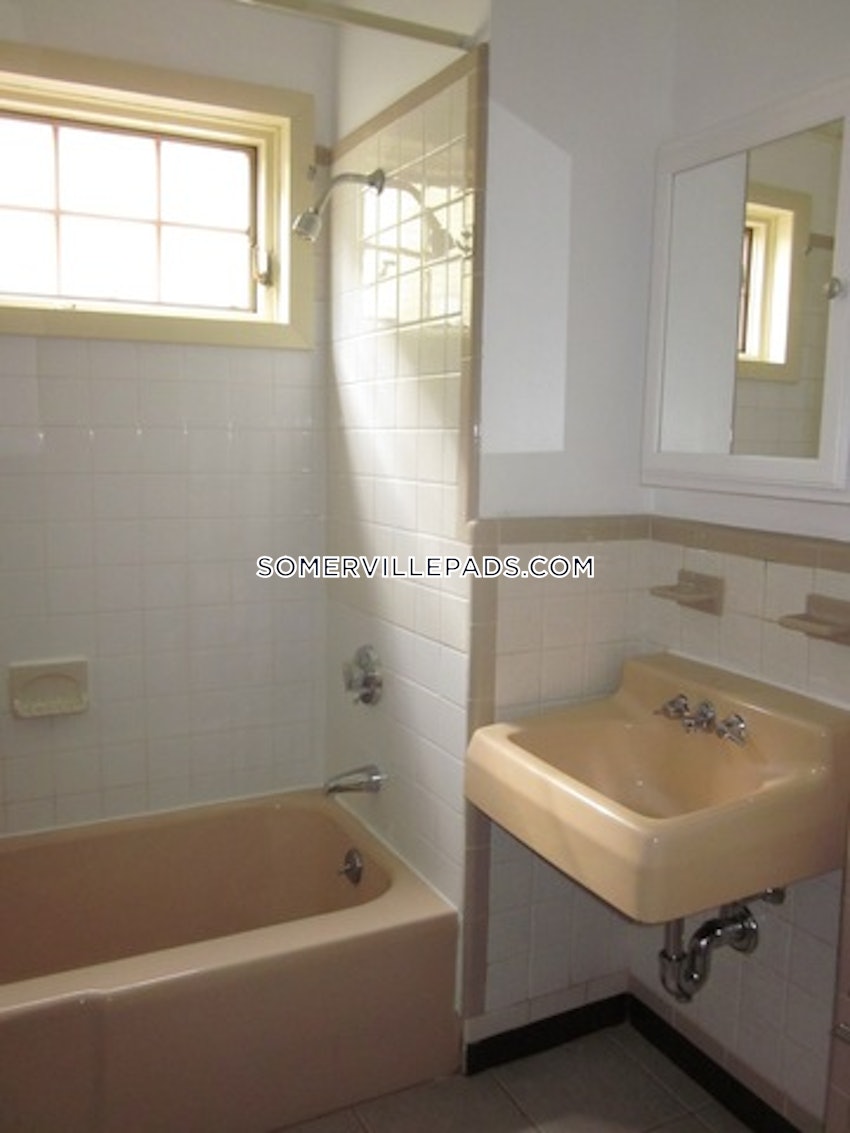 SOMERVILLE - TUFTS - 3 Beds, 1 Bath - Image 23