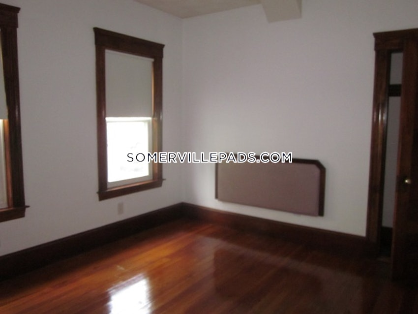 SOMERVILLE - TUFTS - 3 Beds, 1 Bath - Image 22