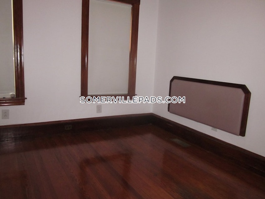 SOMERVILLE - TUFTS - 3 Beds, 1 Bath - Image 20