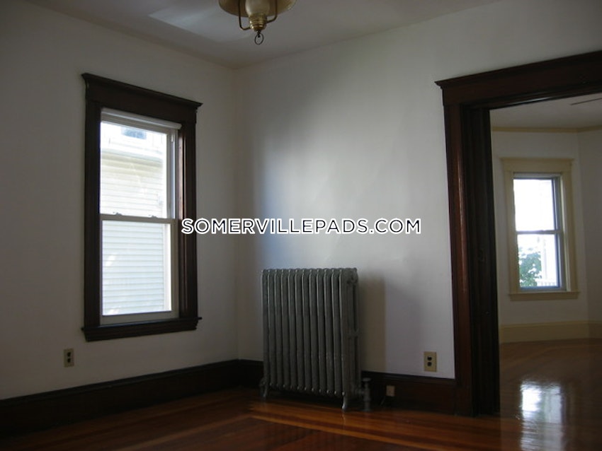 SOMERVILLE - TUFTS - 3 Beds, 1 Bath - Image 16