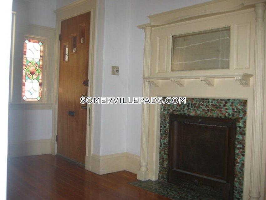 SOMERVILLE - TUFTS - 3 Beds, 1 Bath - Image 15