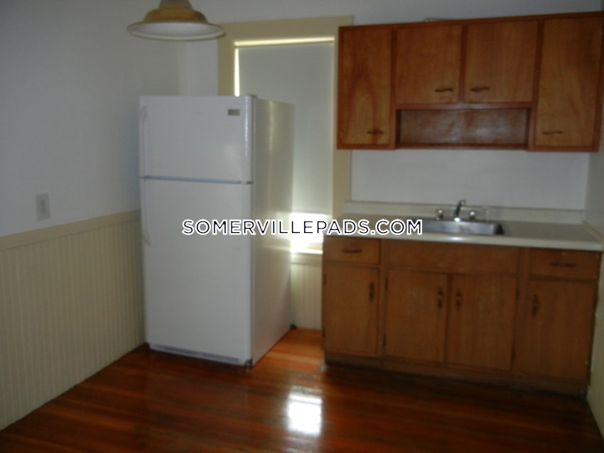 SOMERVILLE - TUFTS - 3 Beds, 1 Bath - Image 14