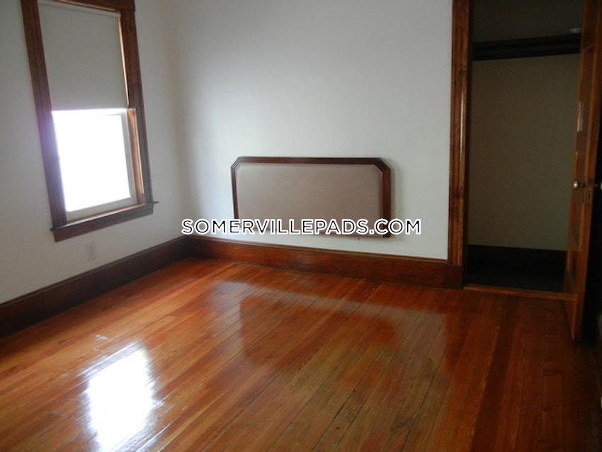 SOMERVILLE - TUFTS - 3 Beds, 1 Bath - Image 12