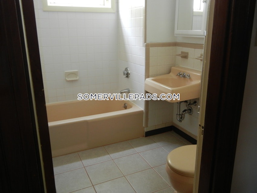 SOMERVILLE - TUFTS - 3 Beds, 1 Bath - Image 11