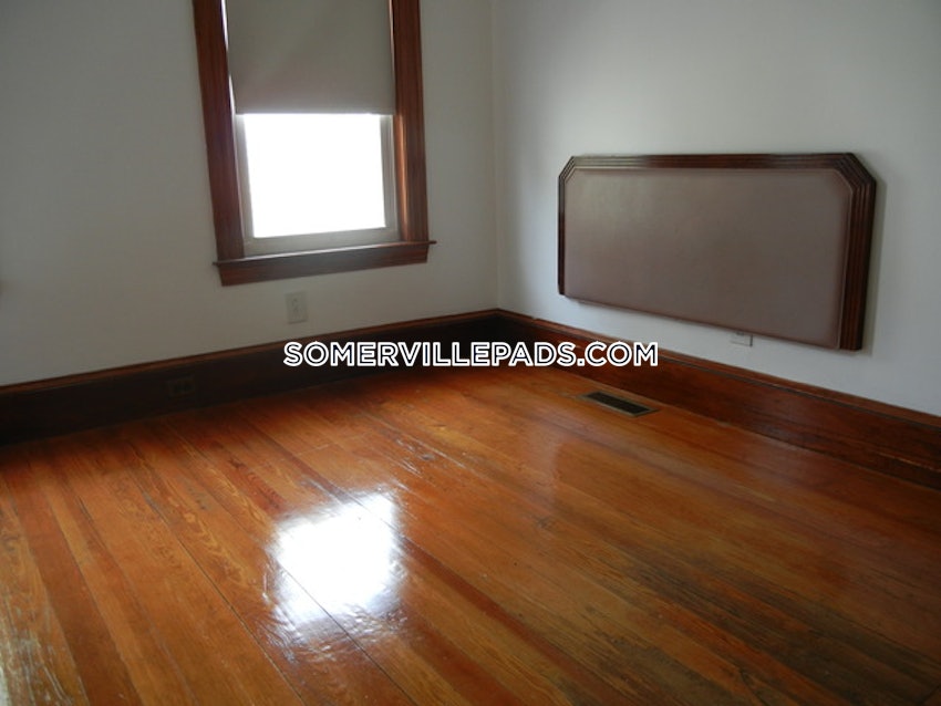 SOMERVILLE - TUFTS - 3 Beds, 1 Bath - Image 10