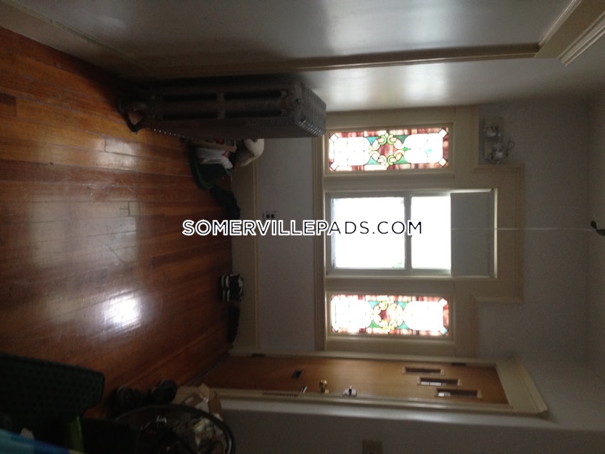 SOMERVILLE - TUFTS - 3 Beds, 1 Bath - Image 3