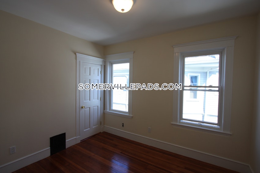 SOMERVILLE - TUFTS - 4 Beds, 2 Baths - Image 9