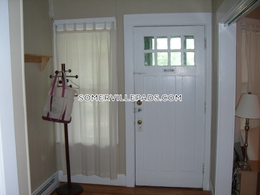 SOMERVILLE - TUFTS - 3 Beds, 1 Bath - Image 9