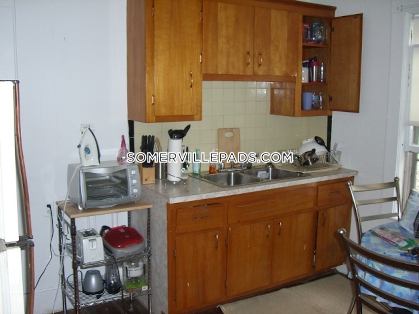 SOMERVILLE - TUFTS - 3 Beds, 1 Bath - Image 7