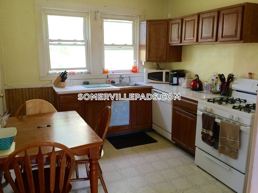 SOMERVILLE- WEST SOMERVILLE/ TEELE SQUARE - 3 Beds, 1 Bath - Image 4