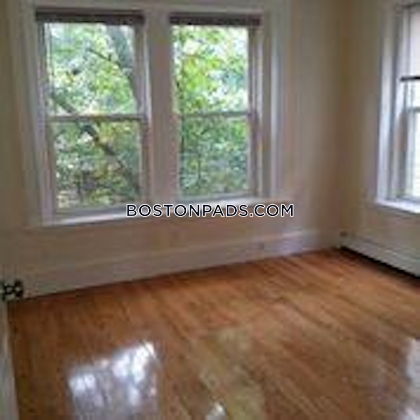 BOSTON - FORT HILL - 3 Beds, 1 Bath - Image 5