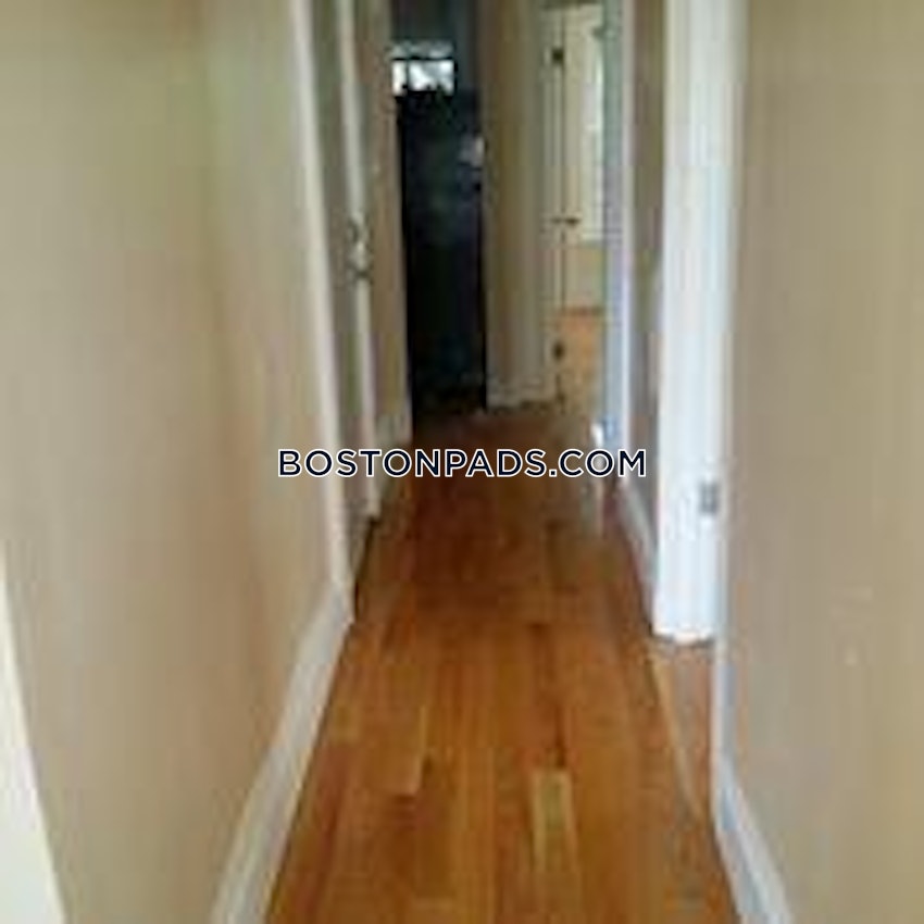 BOSTON - FORT HILL - 3 Beds, 1 Bath - Image 3