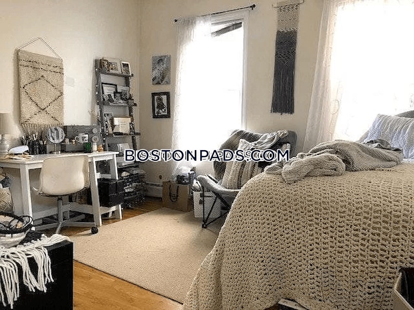 BOSTON - FORT HILL - 4 Beds, 2 Baths - Image 2