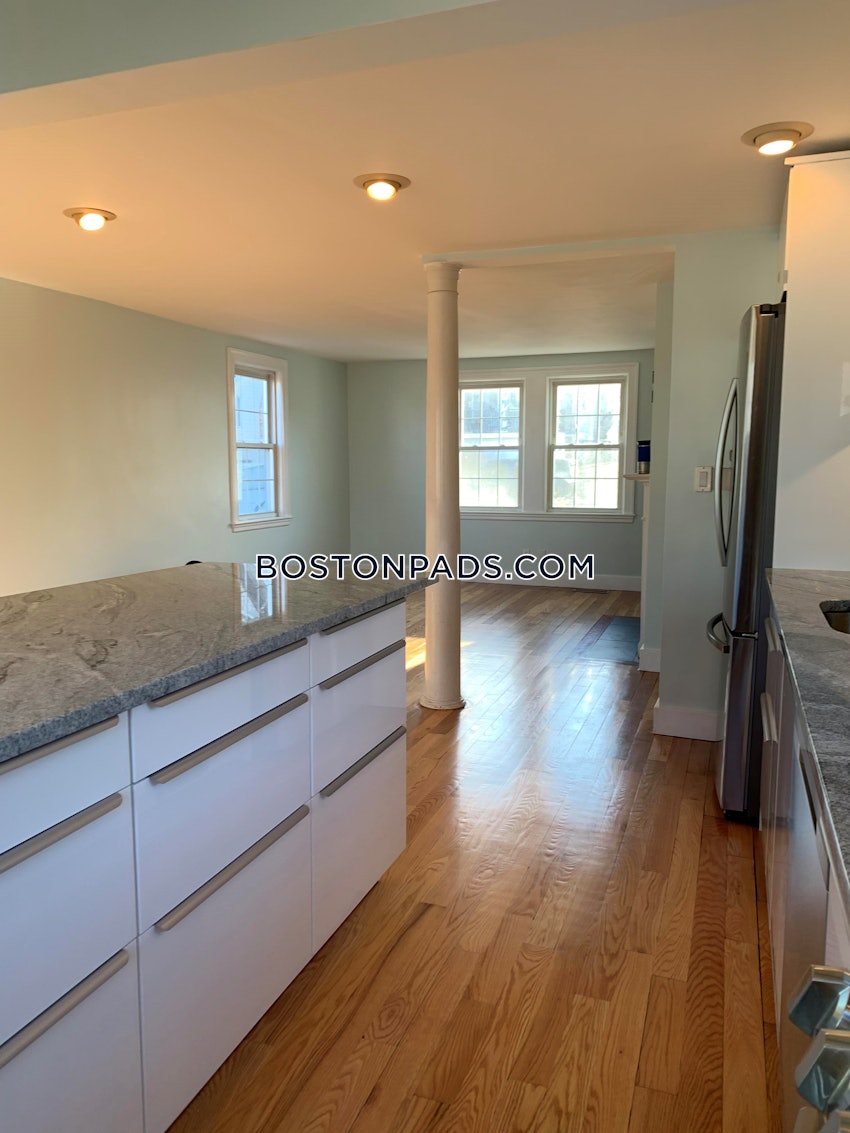 QUINCY - NORTH QUINCY - 4 Beds, 2 Baths - Image 19