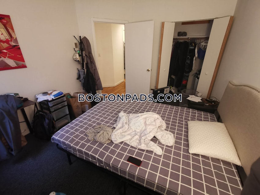 BOSTON - SOUTH END - 4 Beds, 1 Bath - Image 2