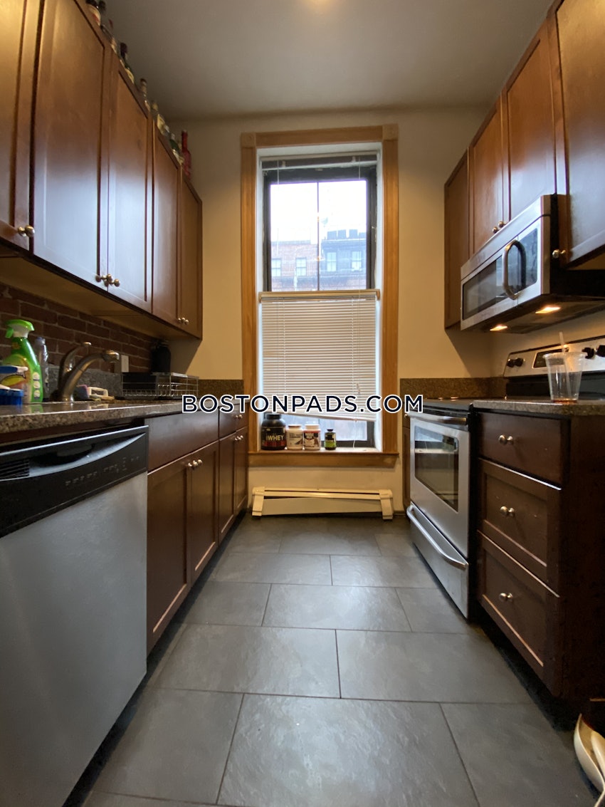 BOSTON - NORTHEASTERN/SYMPHONY - 4 Beds, 2 Baths - Image 4