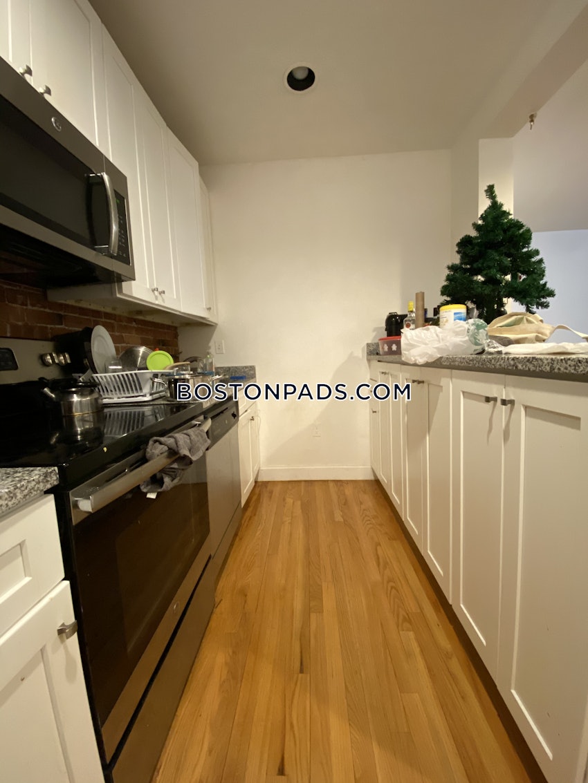 BOSTON - NORTHEASTERN/SYMPHONY - 5 Beds, 2 Baths - Image 2