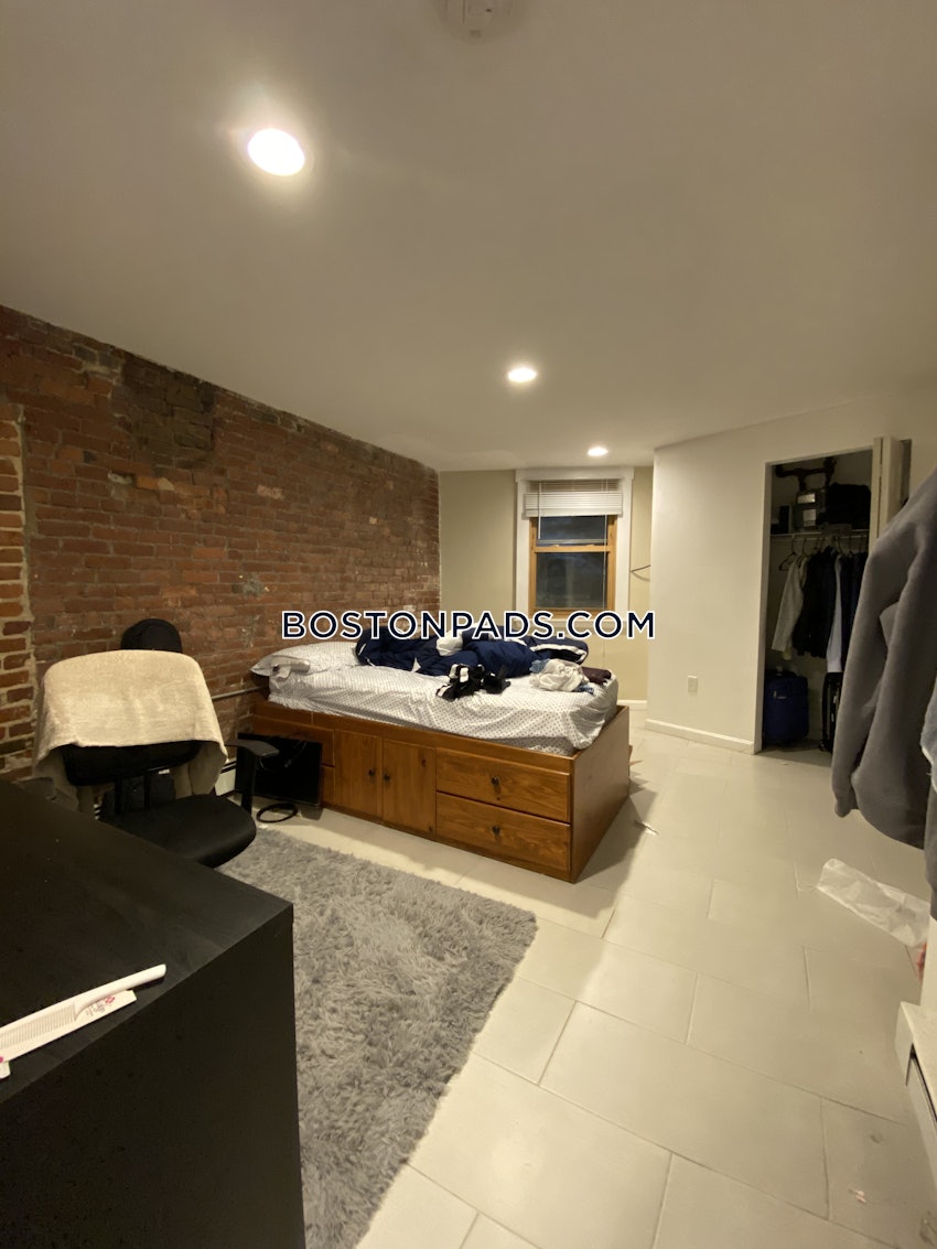 BOSTON - NORTHEASTERN/SYMPHONY - 5 Beds, 2 Baths - Image 17