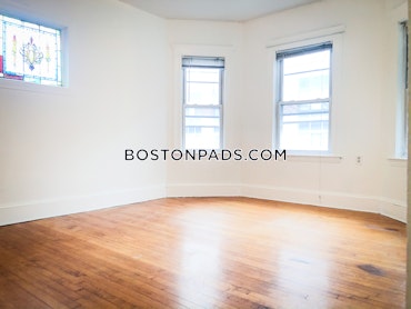 Boston - 4 Beds, 1 Baths