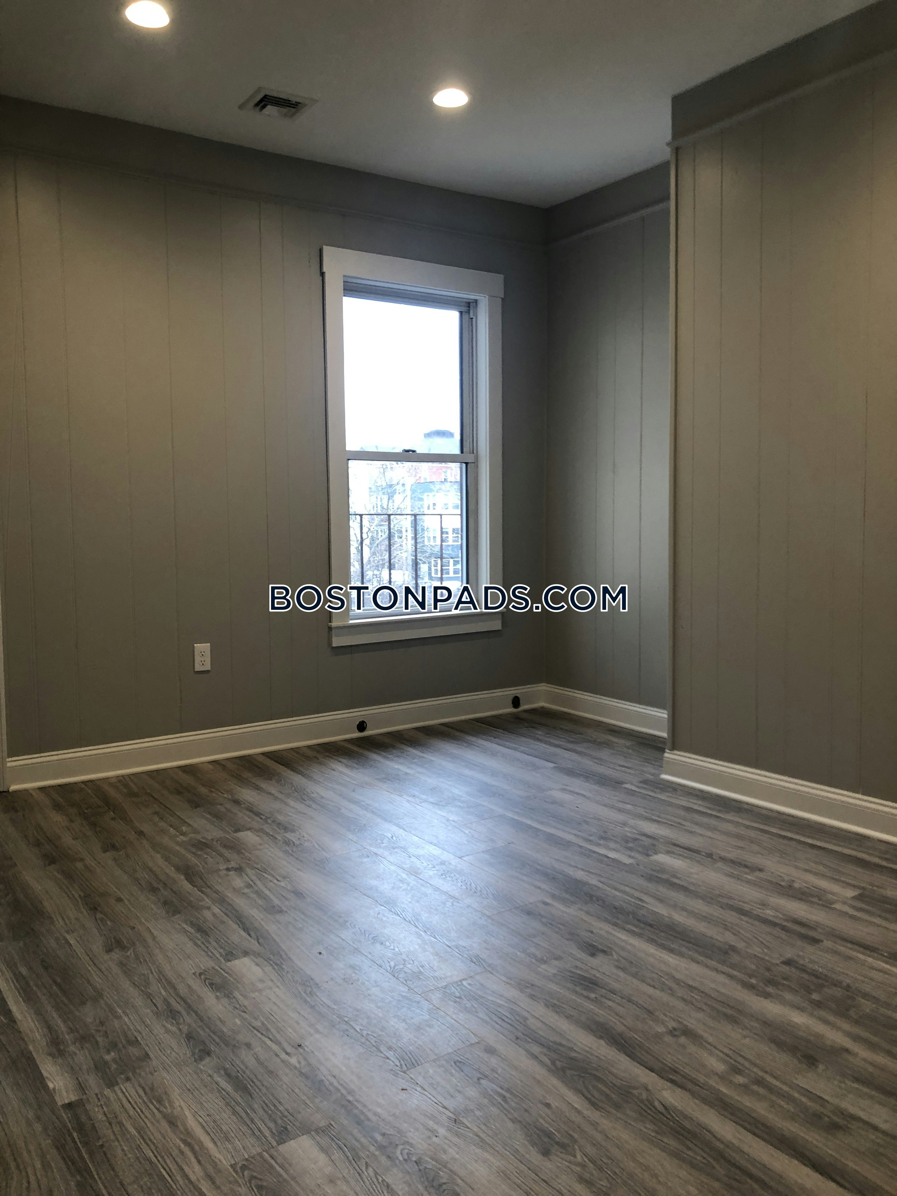 Maverick - East Boston, Boston, MA - 3 Beds, 1 Bath - $3,000 - ID#8037033