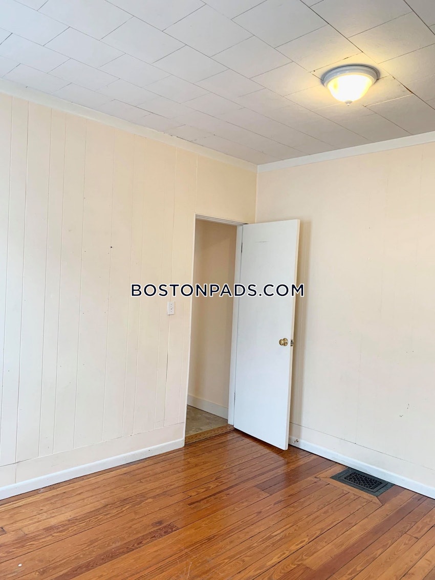 MEDFORD - TUFTS - 3 Beds, 1 Bath - Image 4