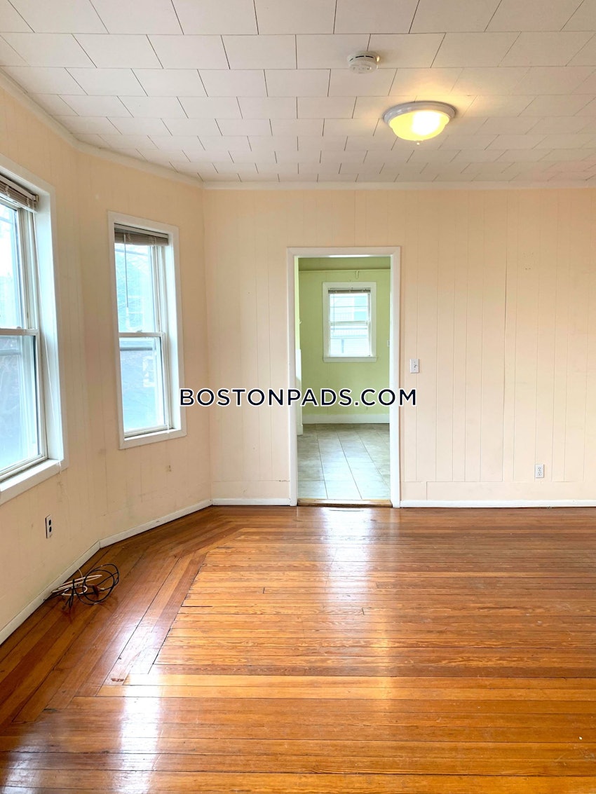 MEDFORD - TUFTS - 3 Beds, 1 Bath - Image 2