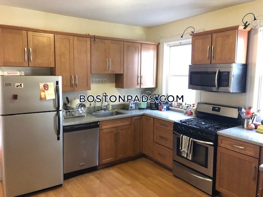 BOSTON - MISSION HILL - 4 Beds, 2 Baths - Image 4