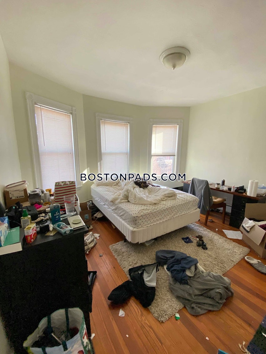 BOSTON - MISSION HILL - 4 Beds, 1 Bath - Image 10