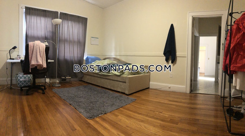 BOSTON - BRIGHTON - BOSTON COLLEGE - 4 Beds, 1 Bath - Image 12