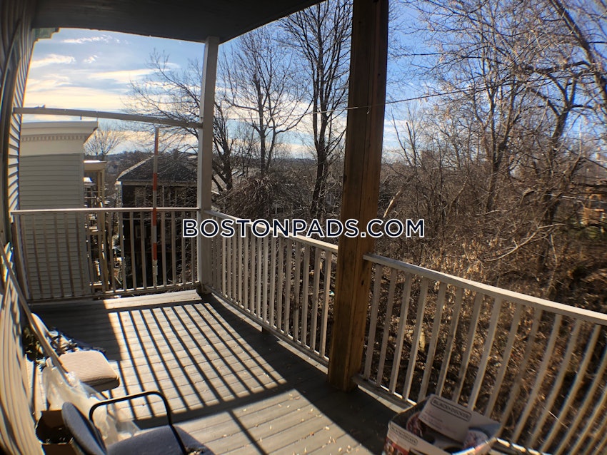 BOSTON - MISSION HILL - 4 Beds, 1 Bath - Image 12