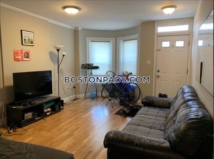 BOSTON - FORT HILL - 5 Beds, 3.5 Baths - Image 2