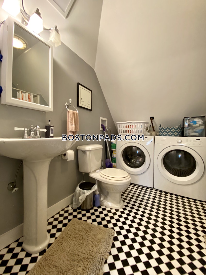 BOSTON - MISSION HILL - 3 Beds, 1 Bath - Image 9