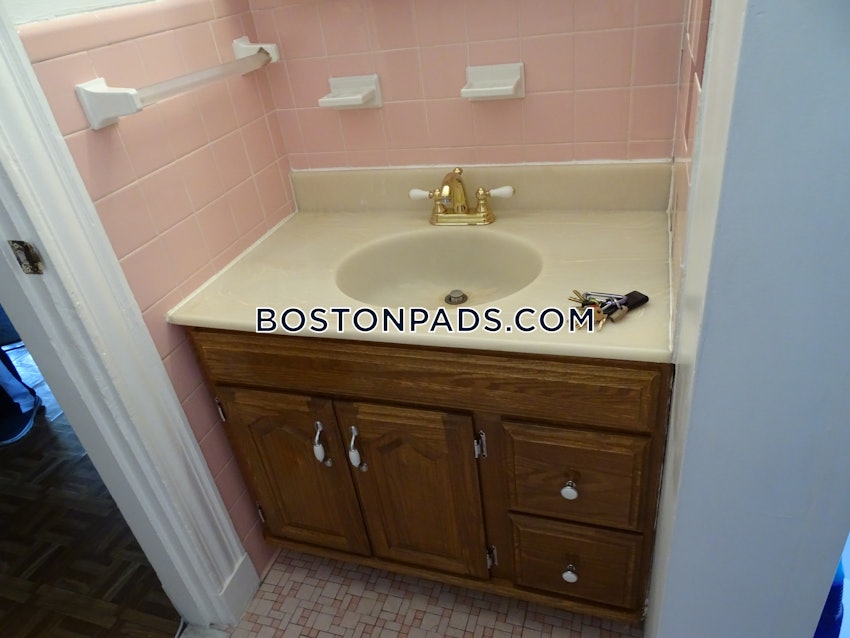 SOMERVILLE - WINTER HILL - 3 Beds, 1 Bath - Image 7