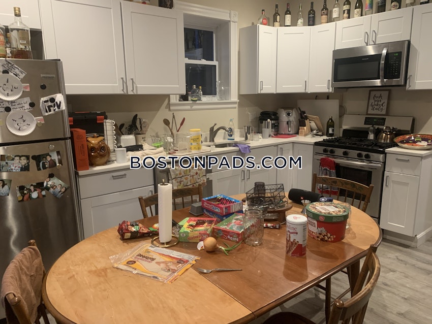 BOSTON - MISSION HILL - 4 Beds, 2 Baths - Image 3