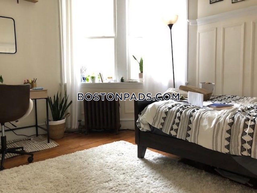 BROOKLINE- BOSTON UNIVERSITY - 6 Beds, 2 Baths - Image 14