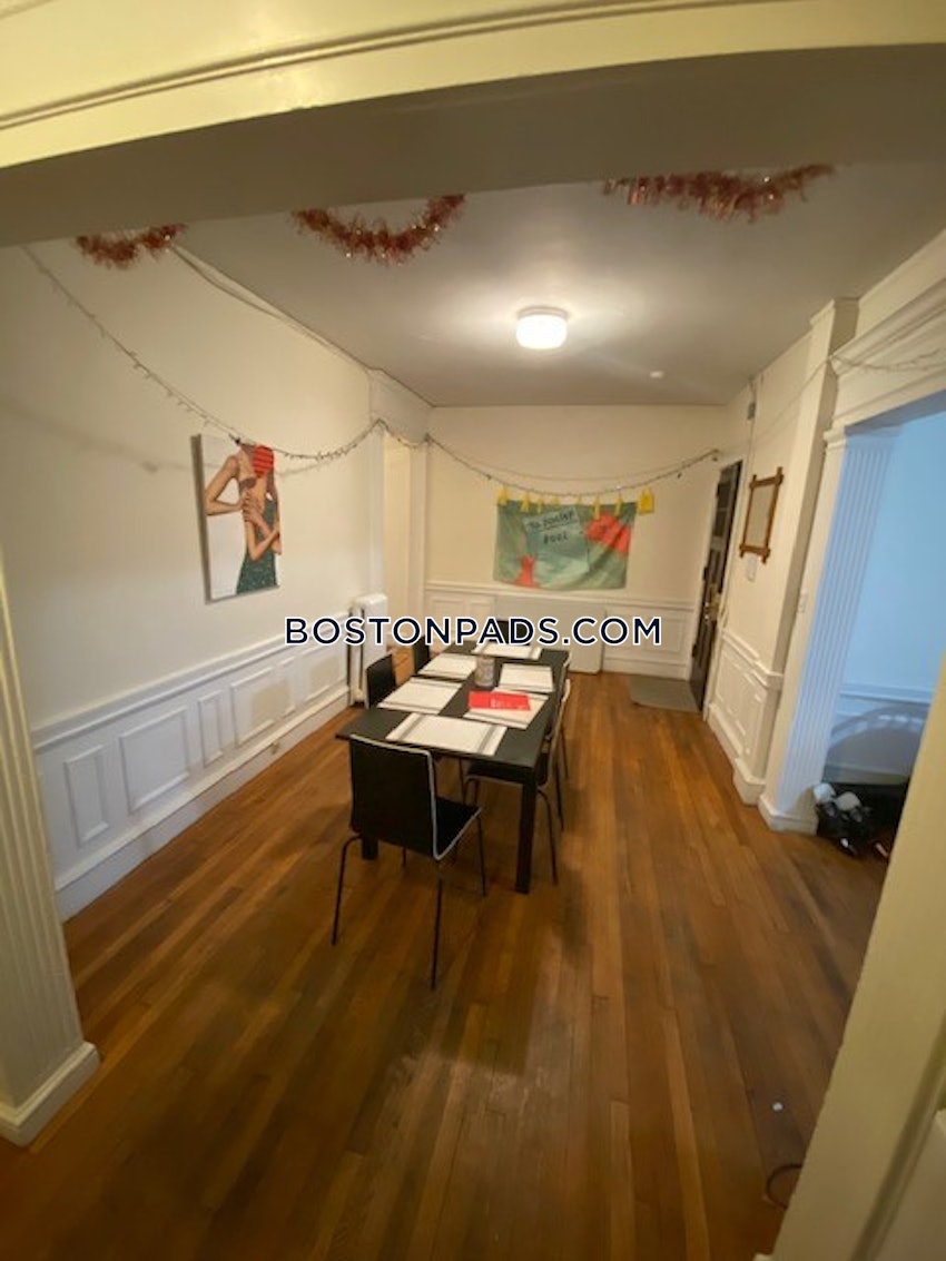 BROOKLINE- BOSTON UNIVERSITY - 6 Beds, 2 Baths - Image 28