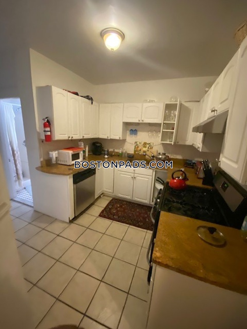 BROOKLINE- BOSTON UNIVERSITY - 6 Beds, 2 Baths - Image 9