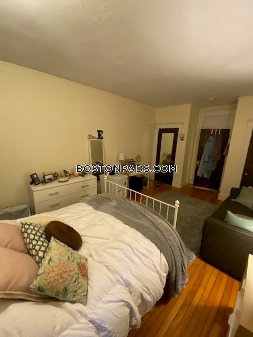 BROOKLINE- BOSTON UNIVERSITY - 6 Beds, 2 Baths - Image 4