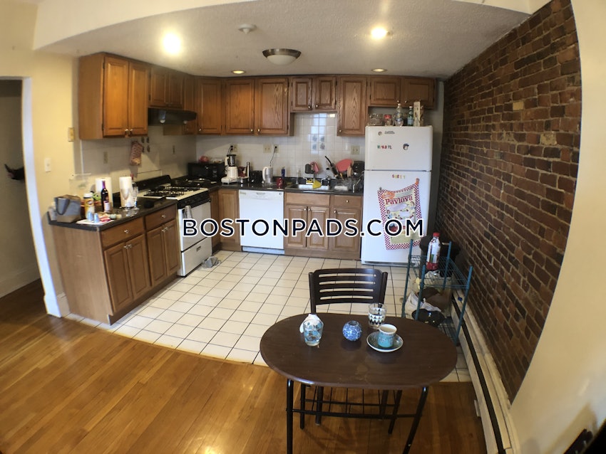 BOSTON - MISSION HILL - 3 Beds, 1 Bath - Image 4