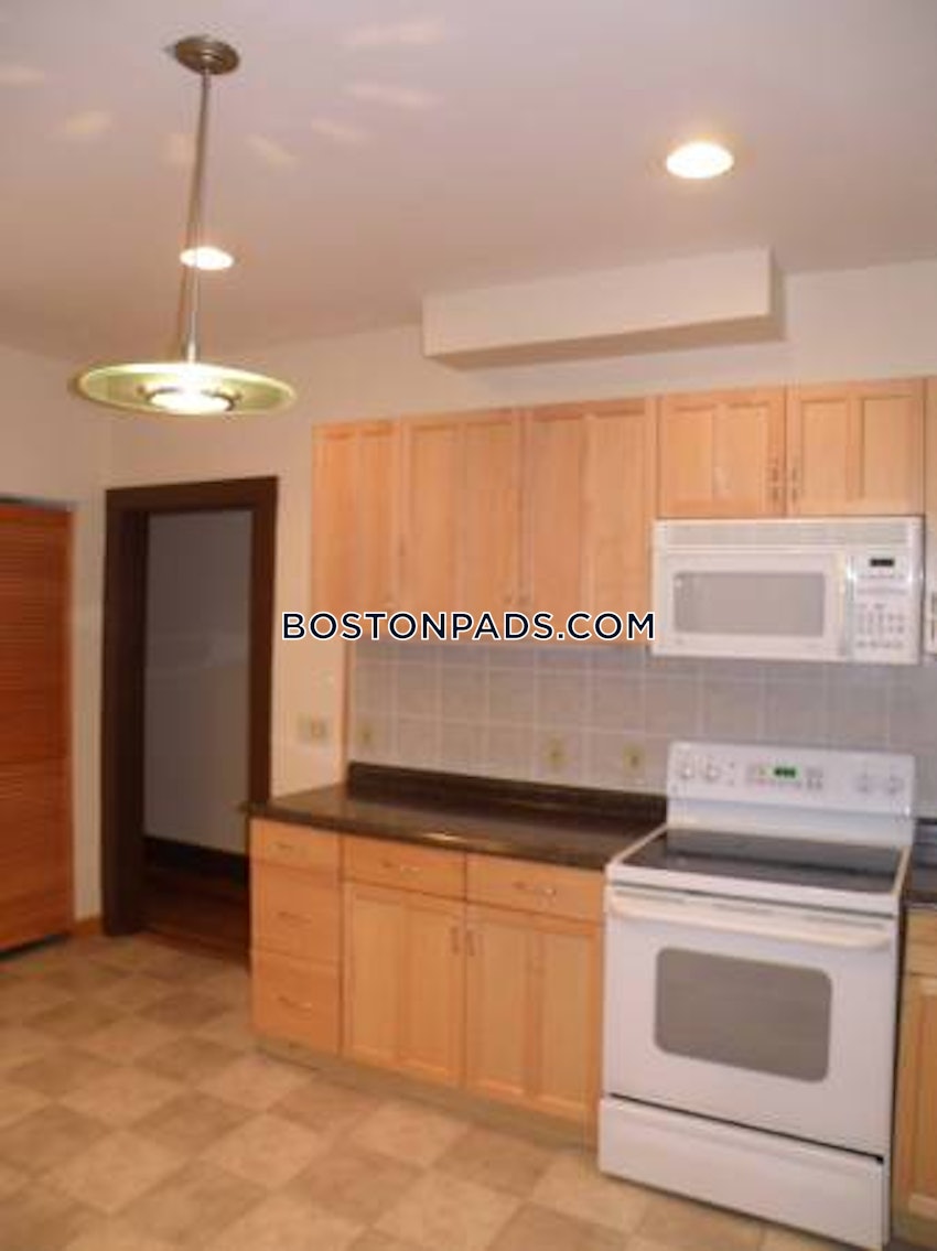 BROOKLINE - CLEVELAND CIRCLE - 3 Beds, 1 Bath - Image 4