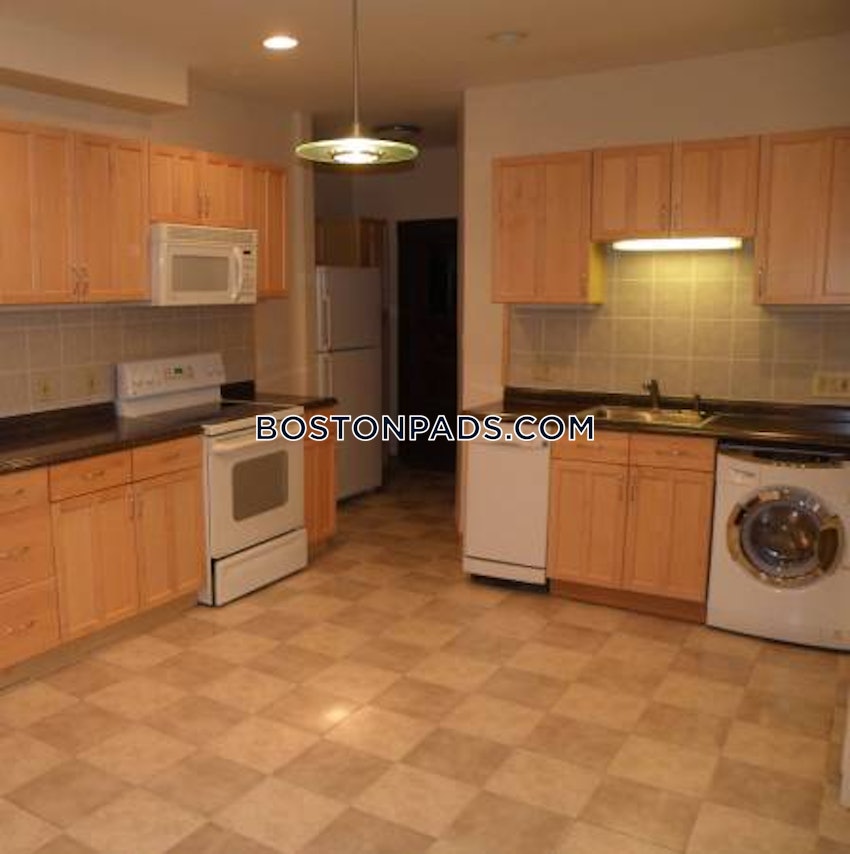 BROOKLINE - CLEVELAND CIRCLE - 3 Beds, 1 Bath - Image 2