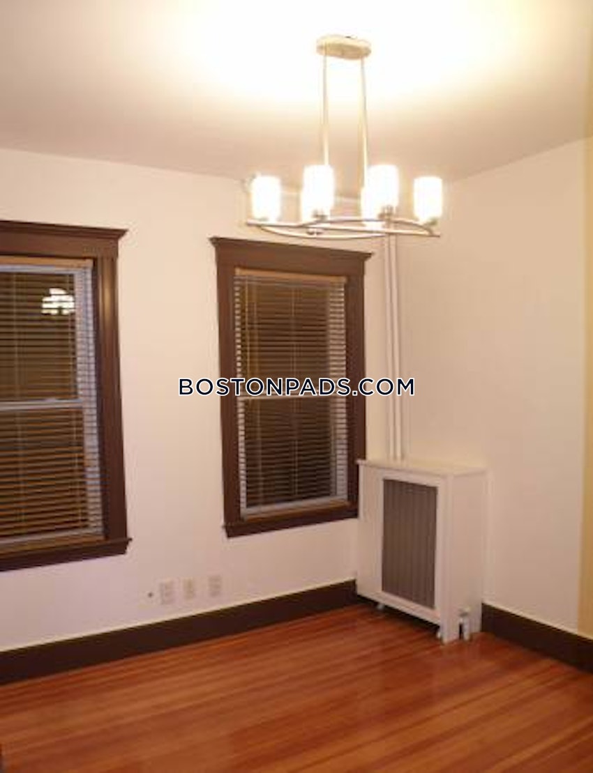 BROOKLINE - CLEVELAND CIRCLE - 3 Beds, 1 Bath - Image 11