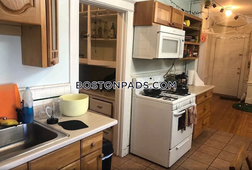 BOSTON - BRIGHTON- WASHINGTON ST./ ALLSTON ST. - 3 Beds, 1 Bath - Image 2